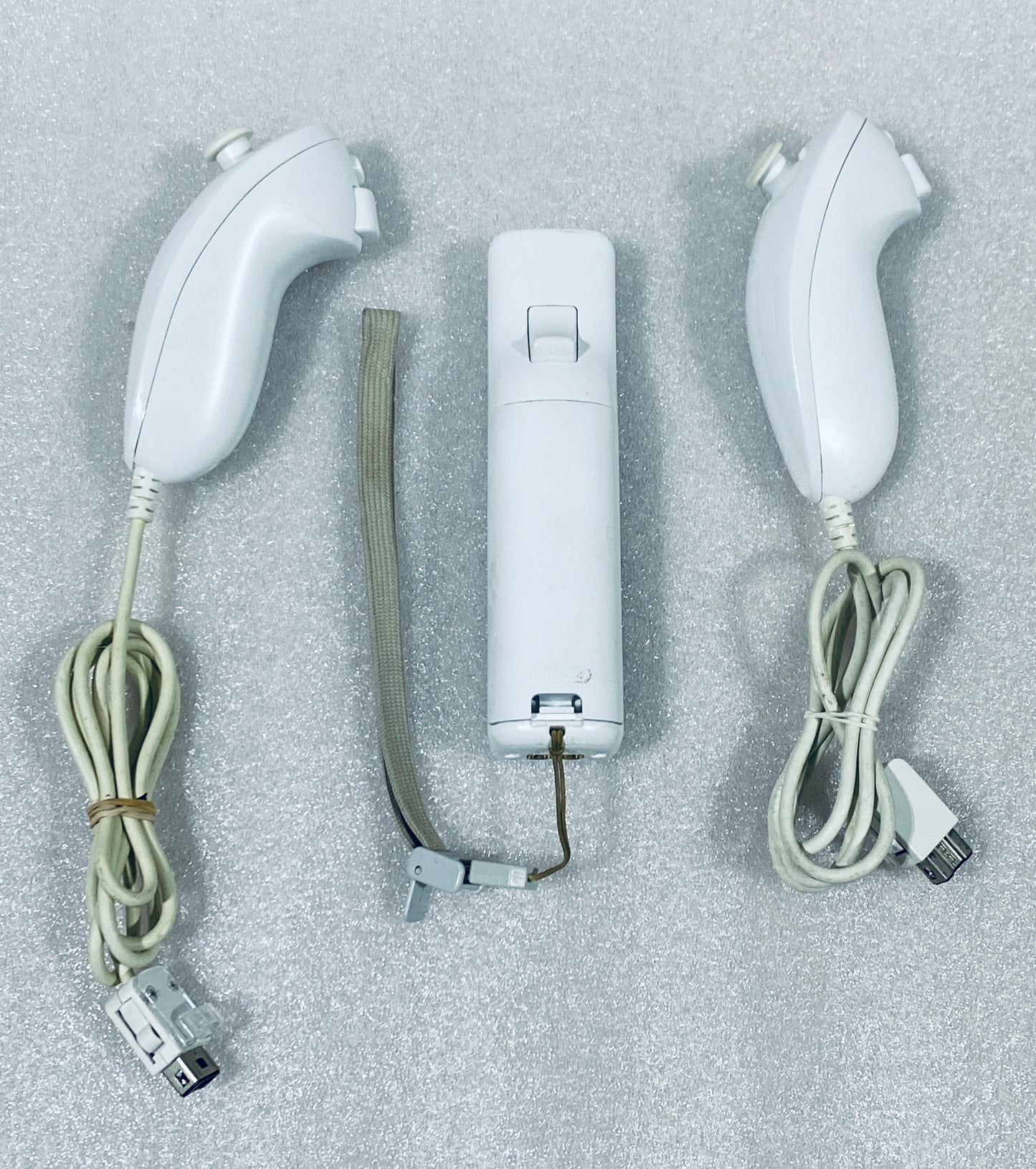 Nintendo Wii U 8GB White System With Wii Remote, Two Nunchuk & Three Games
