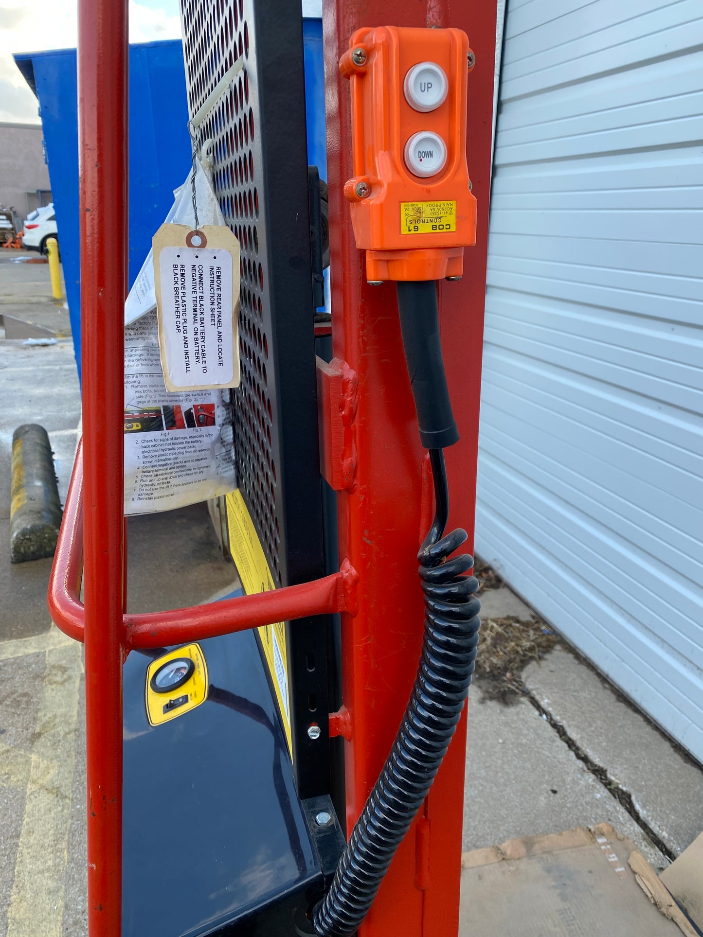 Wesco Industrial Products 1000lb. Power Lift Stacker with 24" x 24" Platform & 80" Lift Height, 261024