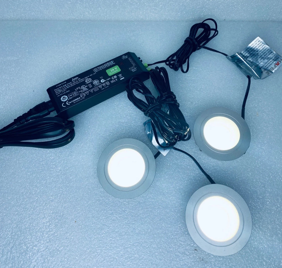 loox LED Light Driver (+ 3 LED Pucks) 100-240VAC 50/60Hz 24V DC Max .625A 15W