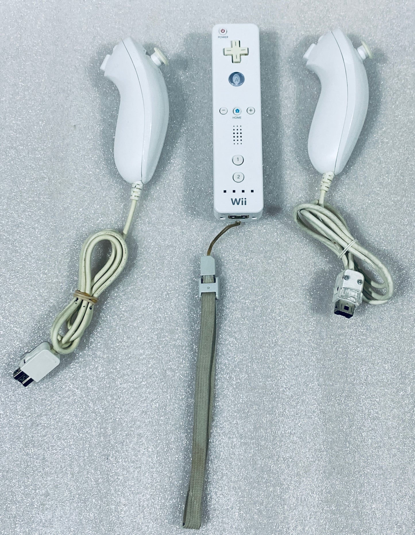 Nintendo Wii U 8GB White System With Wii Remote, Two Nunchuk & Three Games