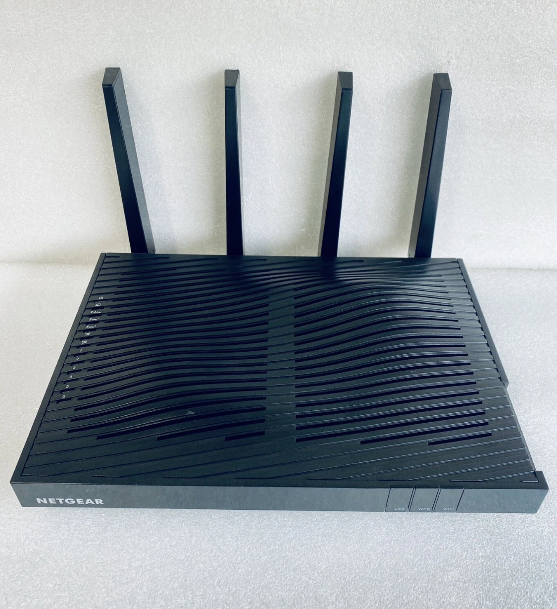 netgear Nighthawk X8 AC5300 Tri-Band Quad Stream Wifi Router, R8500