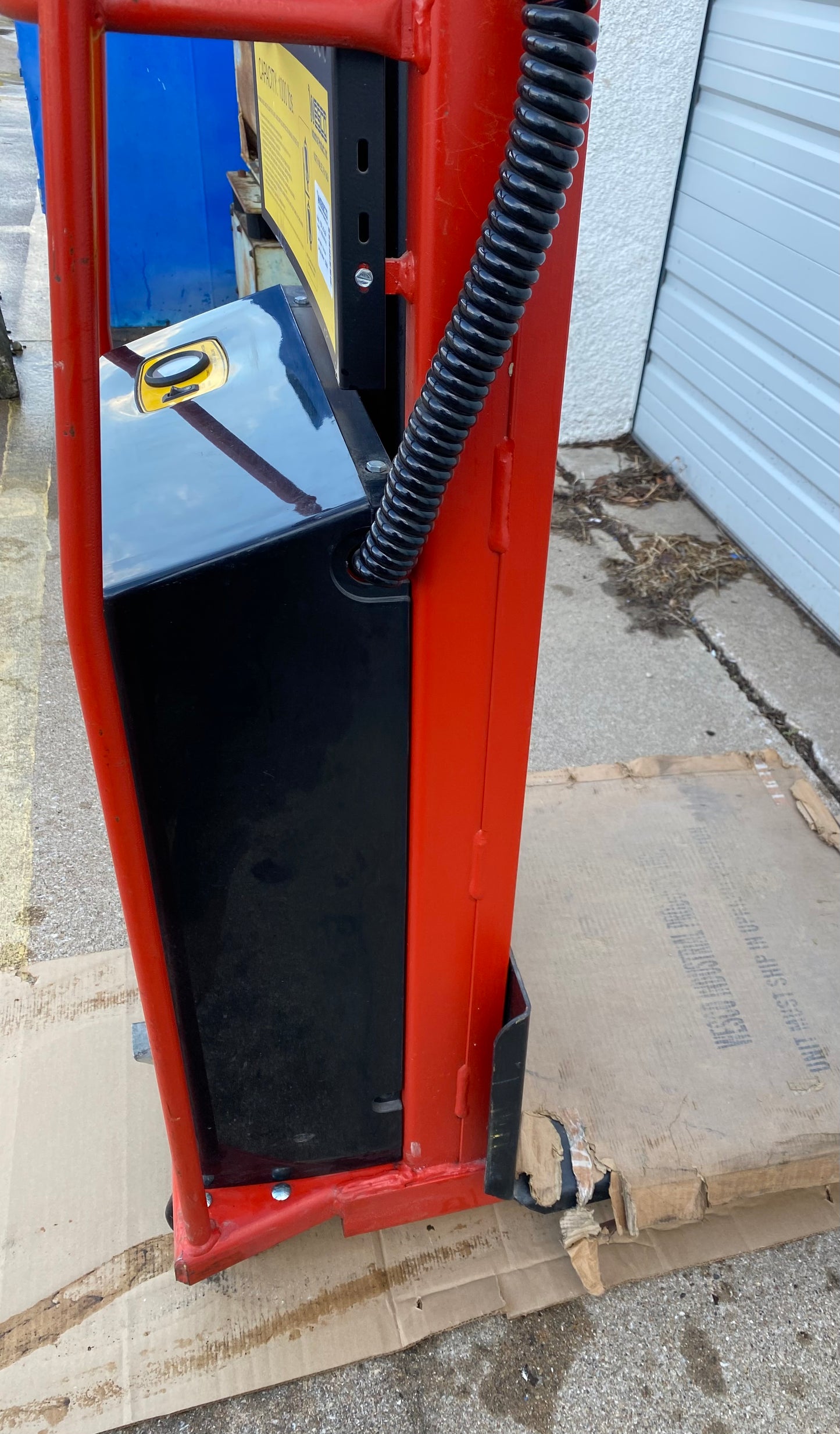 Wesco Industrial Products 1000lb. Power Lift Stacker with 24" x 24" Platform & 80" Lift Height, 261024
