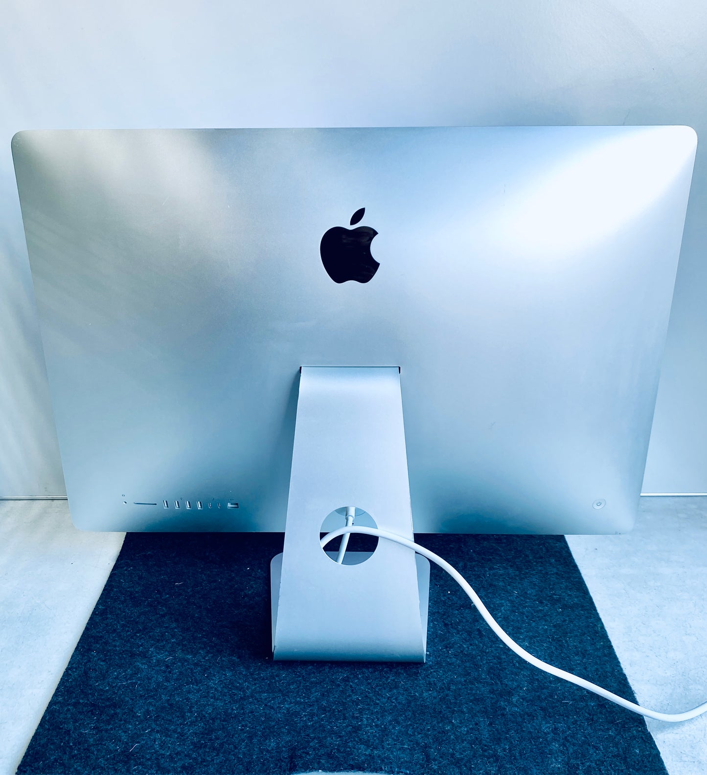 Apple iMac Slim 5K Retina 27” 2019 A2115 32GB 1.03TB Fusion Core I5 3GHz With Keyboard & Mouse Grade B